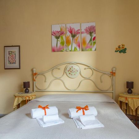 Antica Casa Dei Rassicurati Bed & Breakfast Montecarlo Bagian luar foto