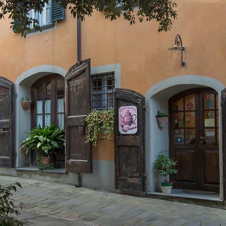 Antica Casa Dei Rassicurati Bed & Breakfast Montecarlo Bagian luar foto