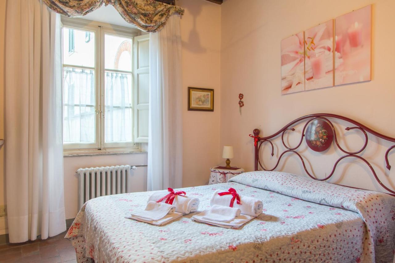 Antica Casa Dei Rassicurati Bed & Breakfast Montecarlo Bagian luar foto