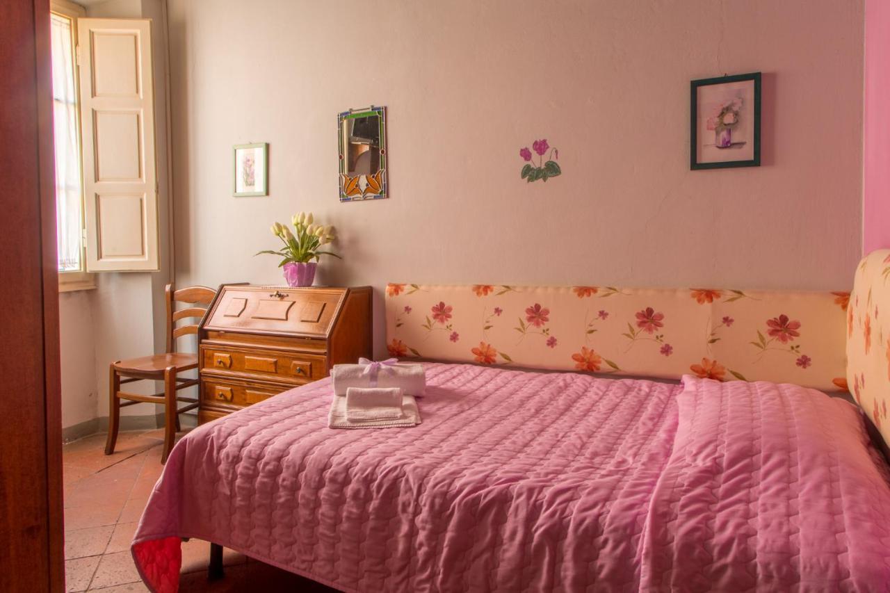 Antica Casa Dei Rassicurati Bed & Breakfast Montecarlo Bagian luar foto