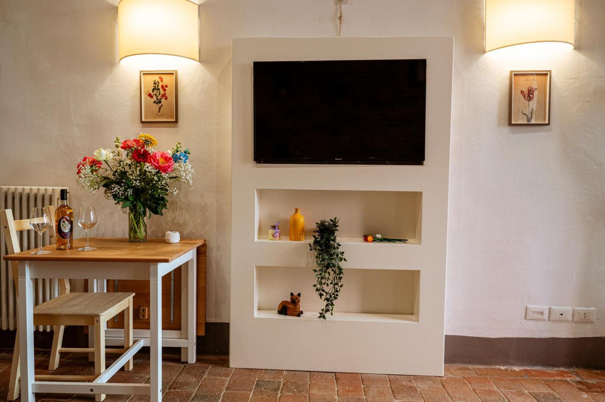 Antica Casa Dei Rassicurati Bed & Breakfast Montecarlo Bagian luar foto