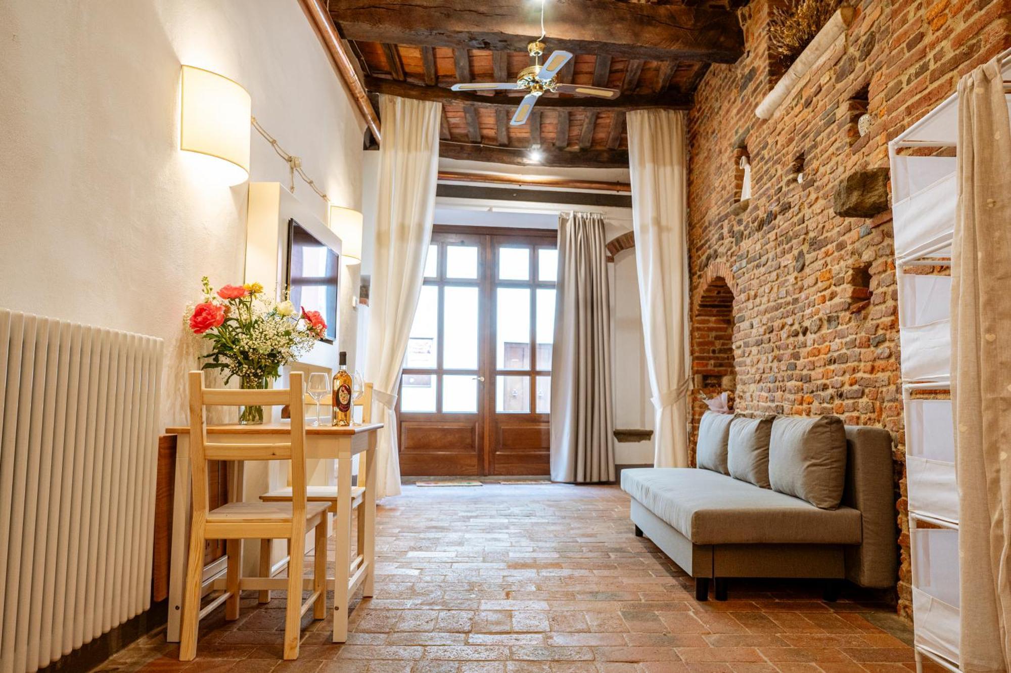 Antica Casa Dei Rassicurati Bed & Breakfast Montecarlo Bagian luar foto
