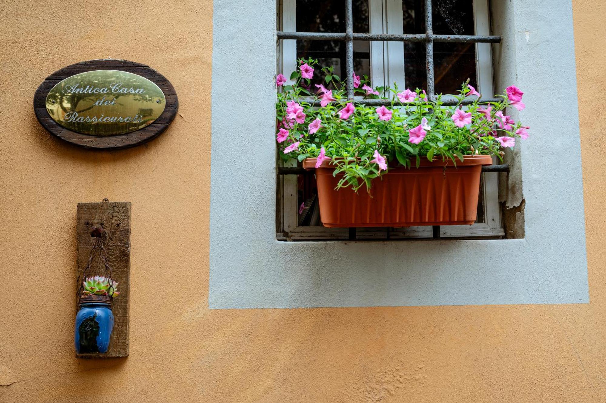 Antica Casa Dei Rassicurati Bed & Breakfast Montecarlo Bagian luar foto