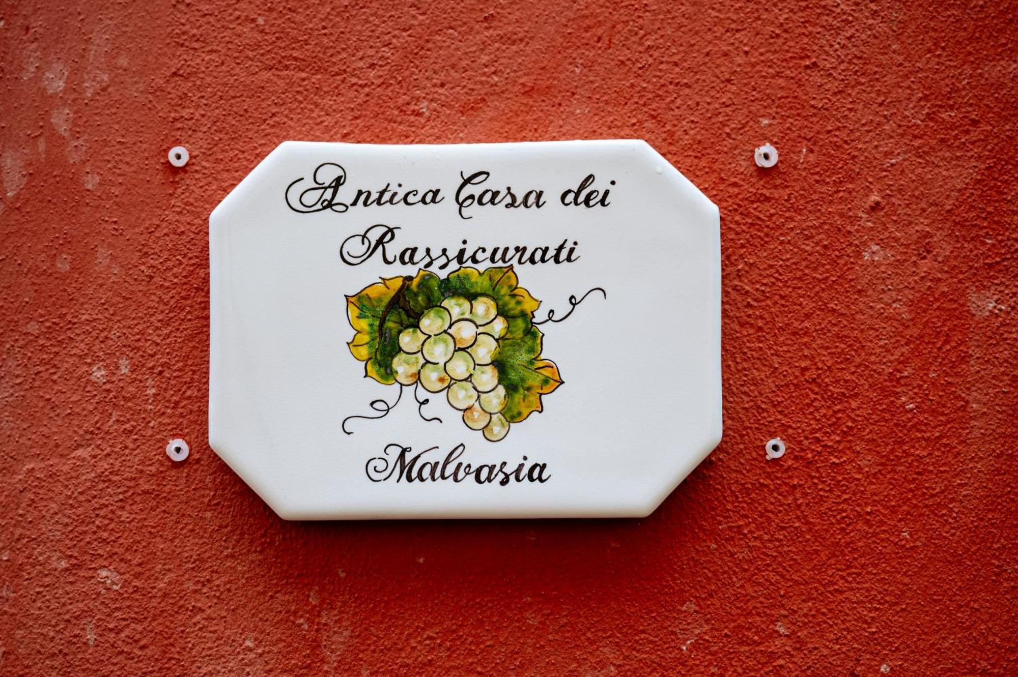 Antica Casa Dei Rassicurati Bed & Breakfast Montecarlo Bagian luar foto