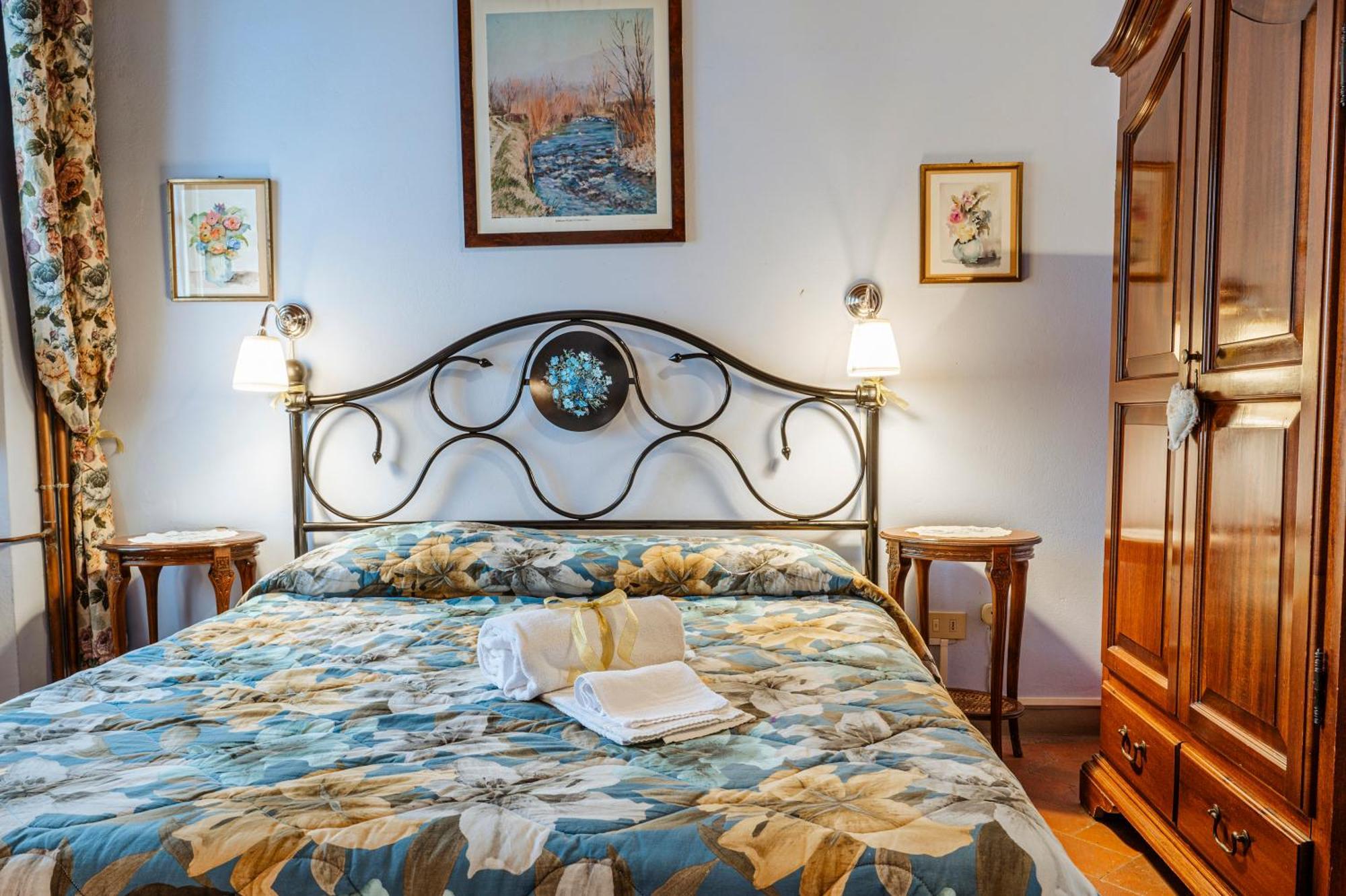 Antica Casa Dei Rassicurati Bed & Breakfast Montecarlo Bagian luar foto