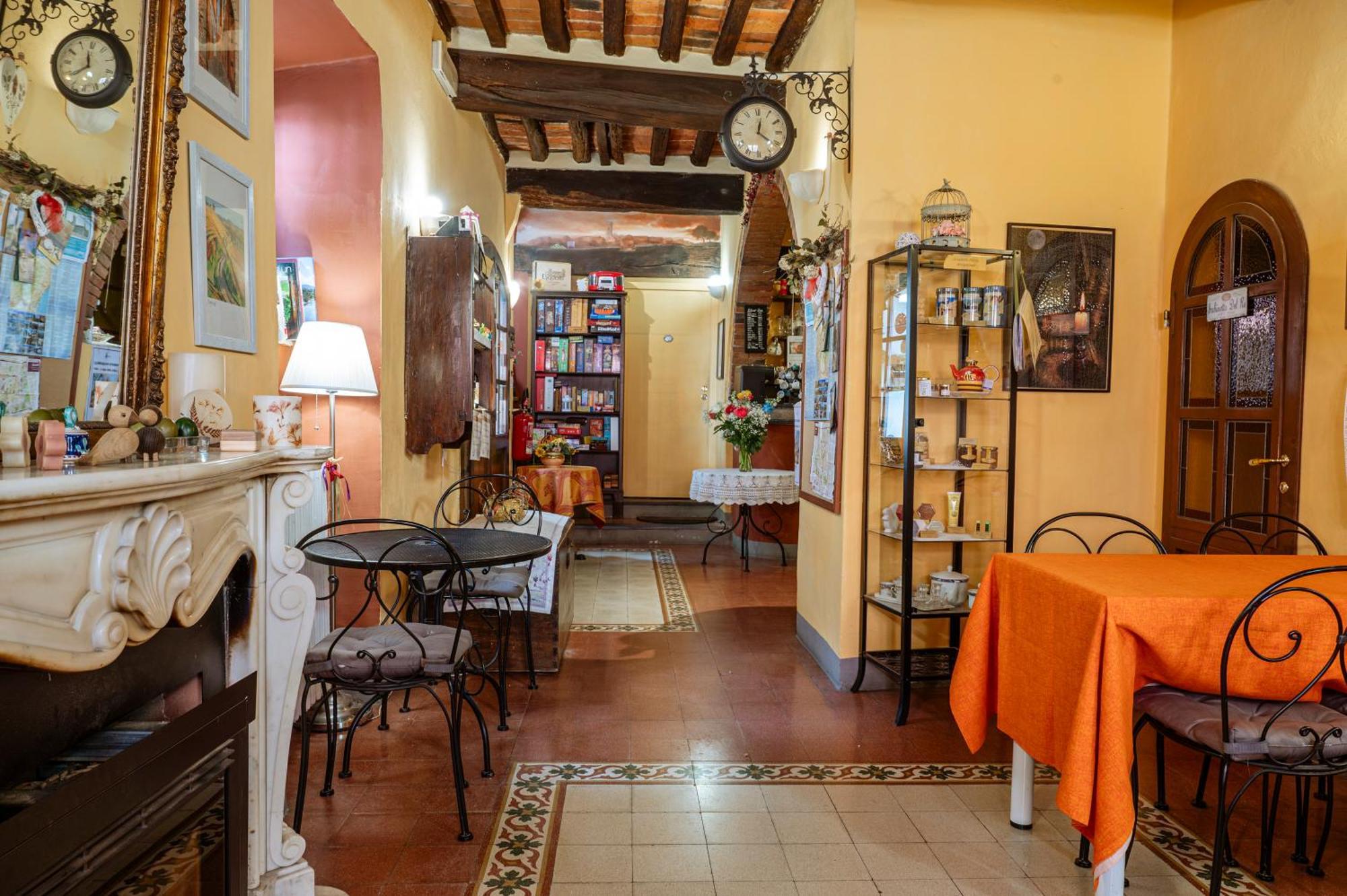 Antica Casa Dei Rassicurati Bed & Breakfast Montecarlo Bagian luar foto