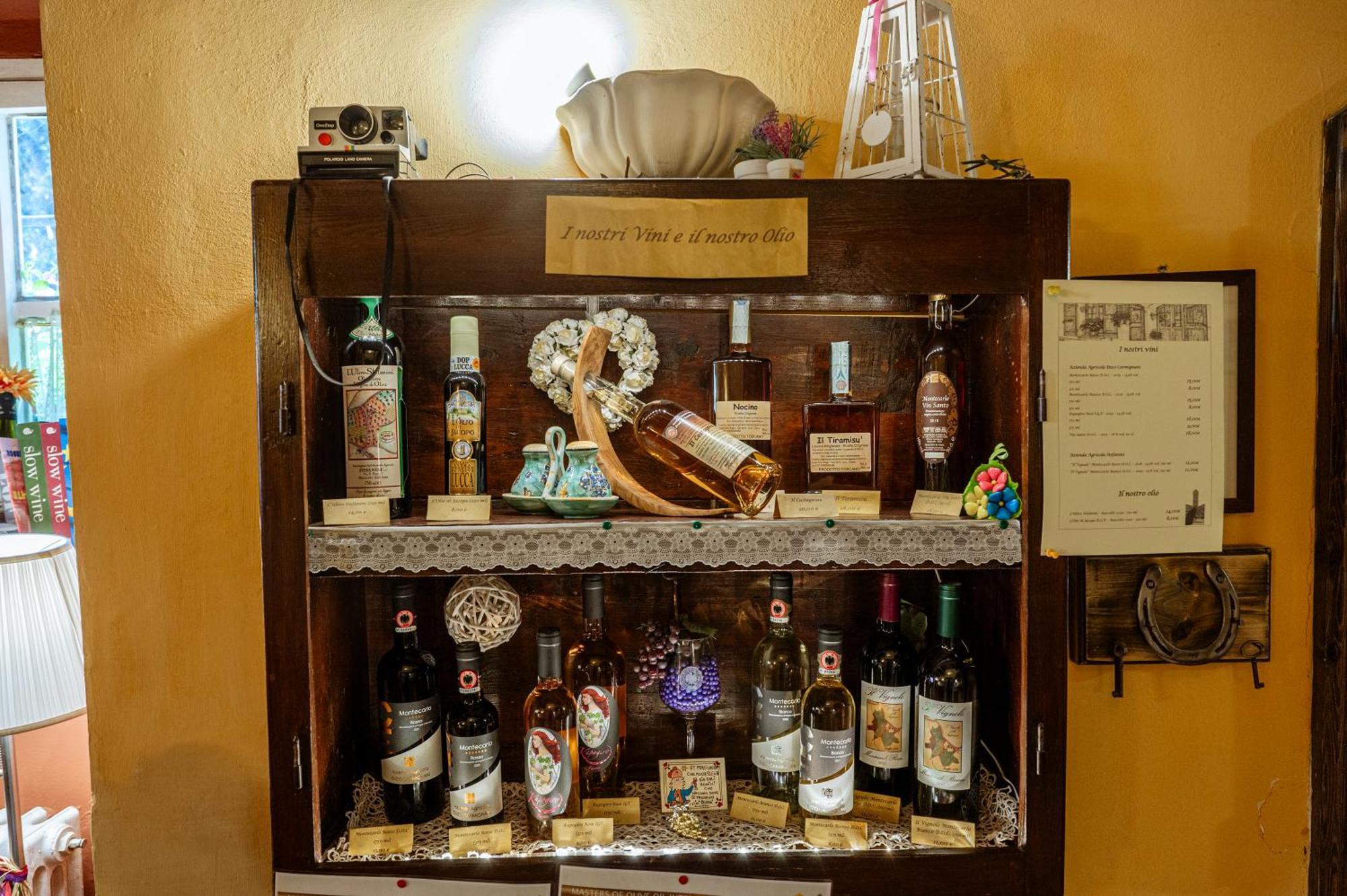 Antica Casa Dei Rassicurati Bed & Breakfast Montecarlo Bagian luar foto