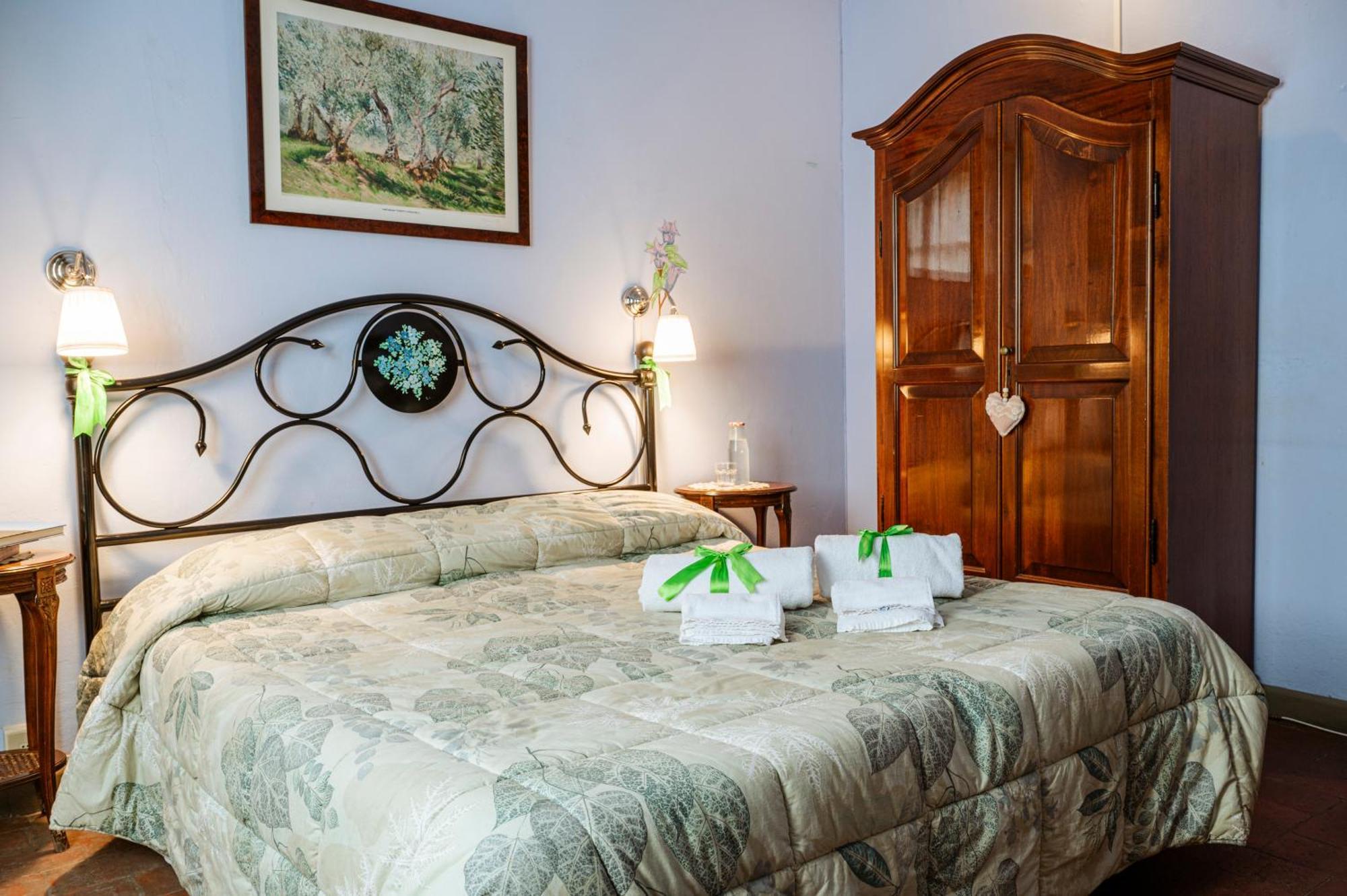 Antica Casa Dei Rassicurati Bed & Breakfast Montecarlo Bagian luar foto