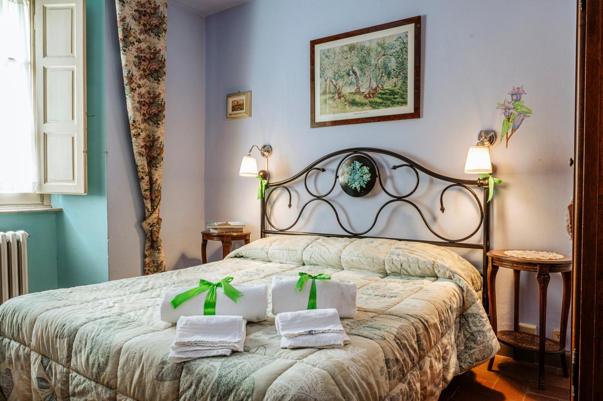 Antica Casa Dei Rassicurati Bed & Breakfast Montecarlo Bagian luar foto