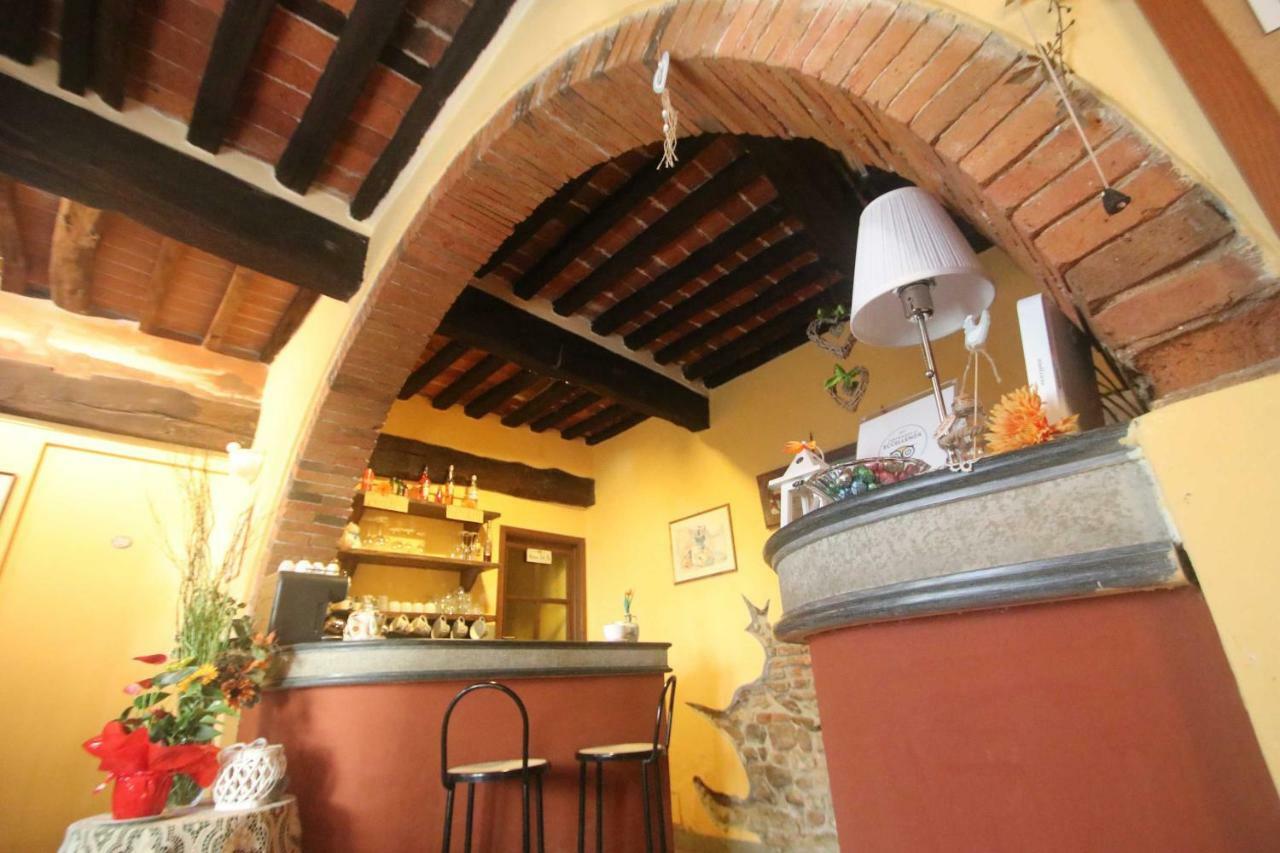 Antica Casa Dei Rassicurati Bed & Breakfast Montecarlo Bagian luar foto