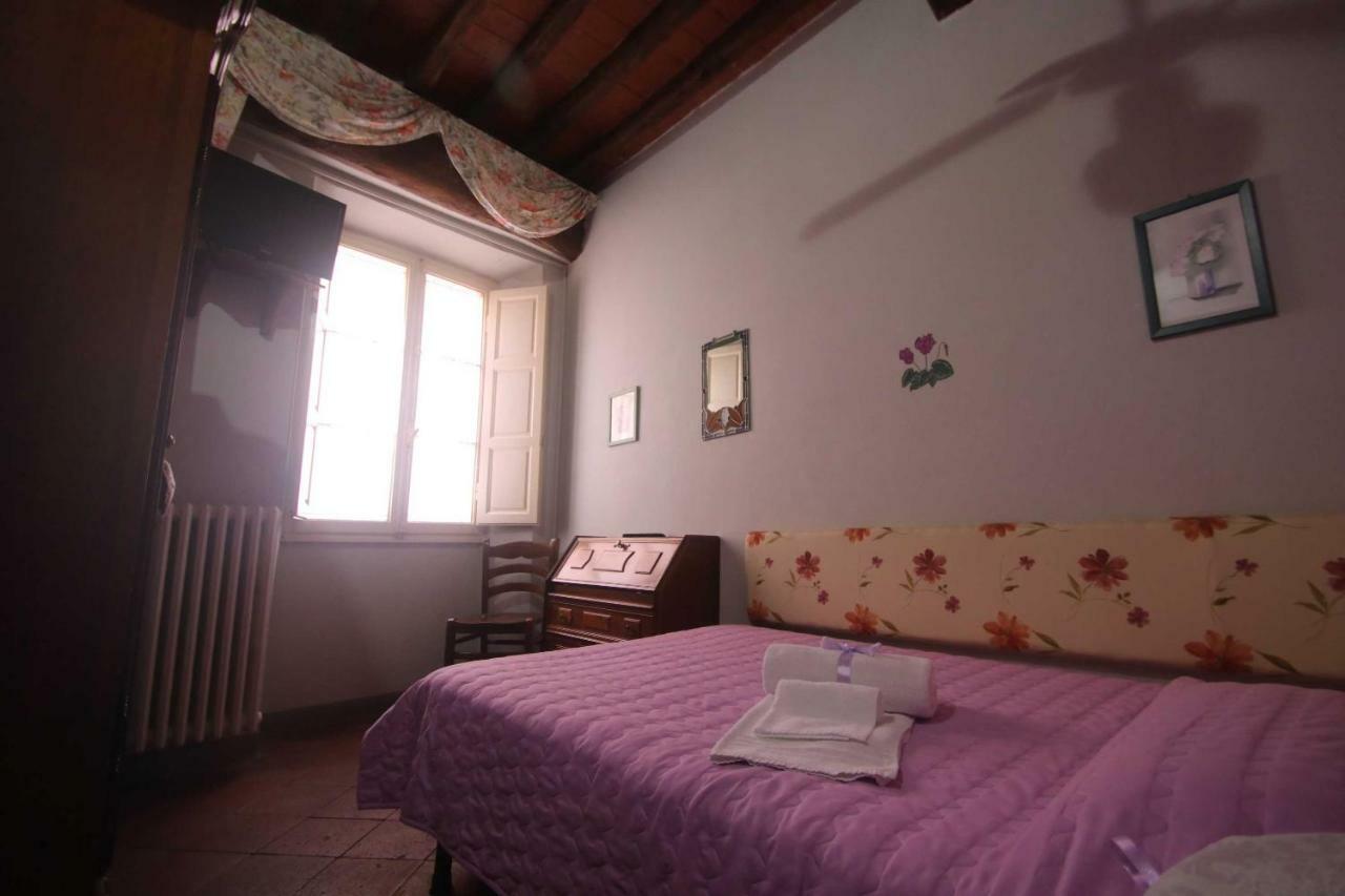 Antica Casa Dei Rassicurati Bed & Breakfast Montecarlo Bagian luar foto