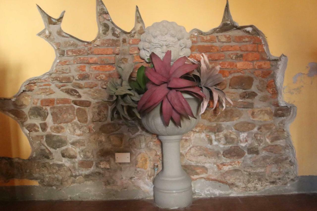 Antica Casa Dei Rassicurati Bed & Breakfast Montecarlo Bagian luar foto