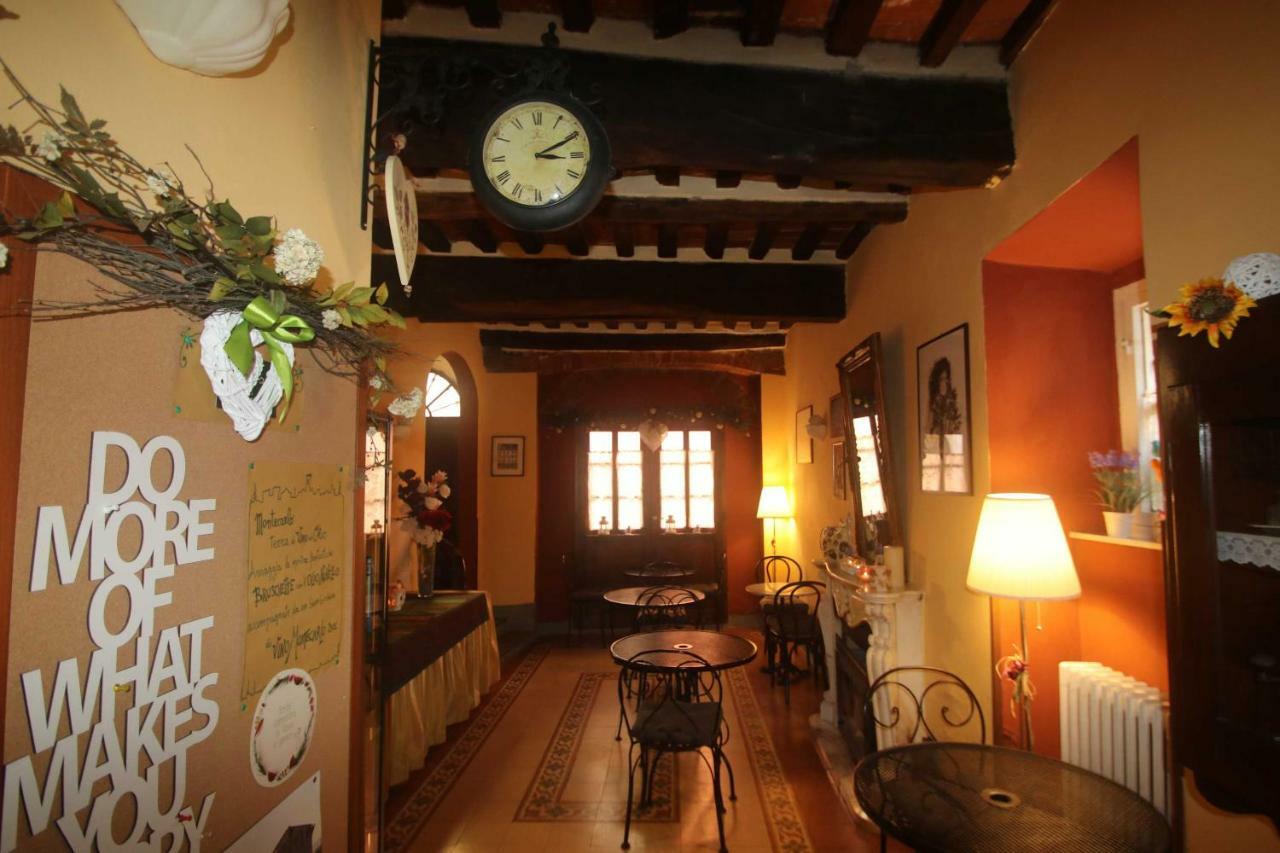 Antica Casa Dei Rassicurati Bed & Breakfast Montecarlo Bagian luar foto
