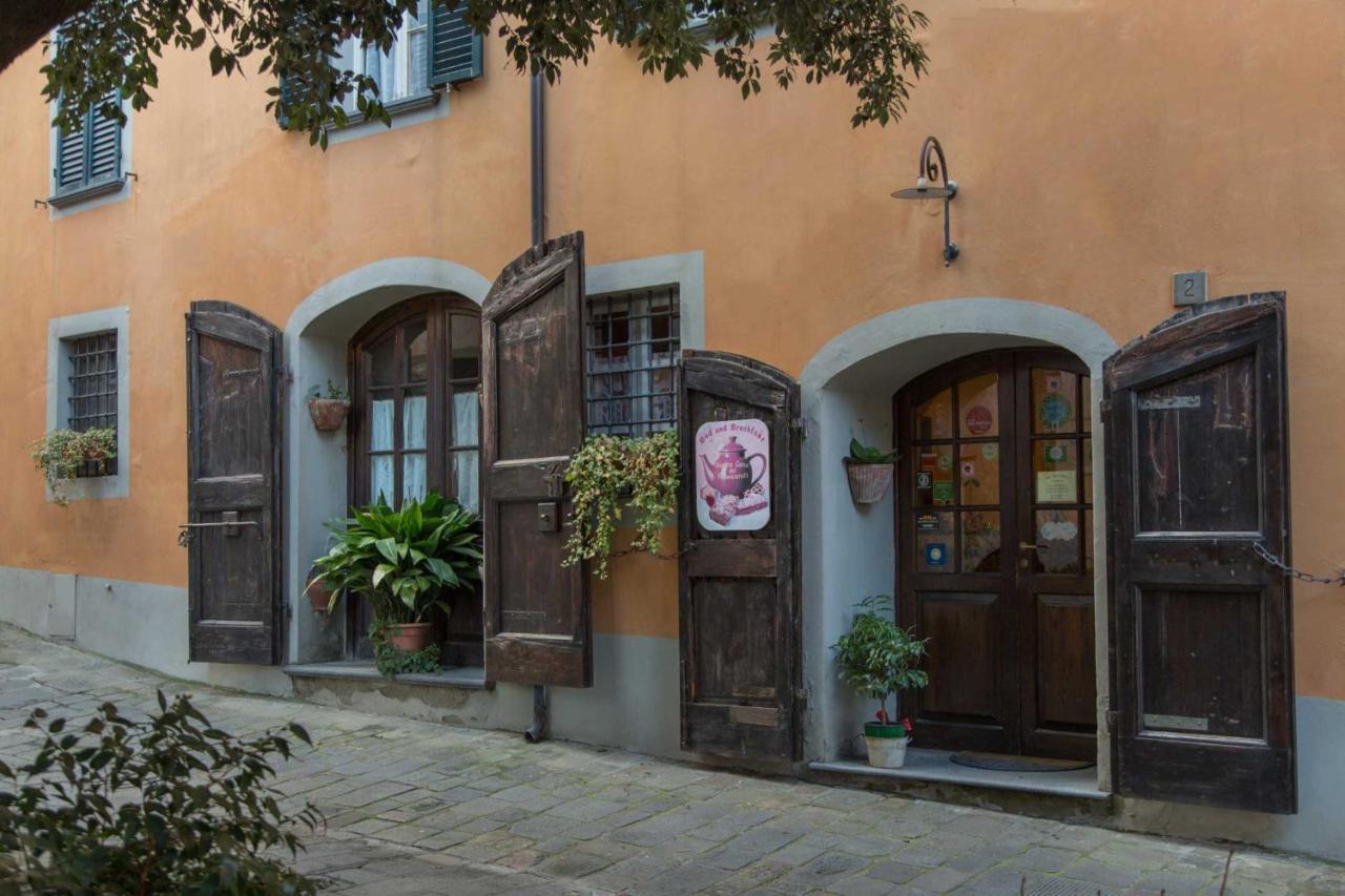 Antica Casa Dei Rassicurati Bed & Breakfast Montecarlo Bagian luar foto