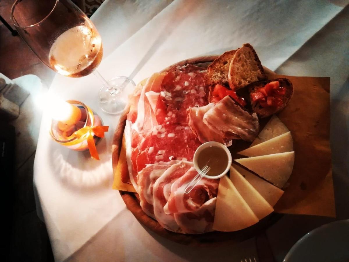 Antica Casa Dei Rassicurati Bed & Breakfast Montecarlo Bagian luar foto